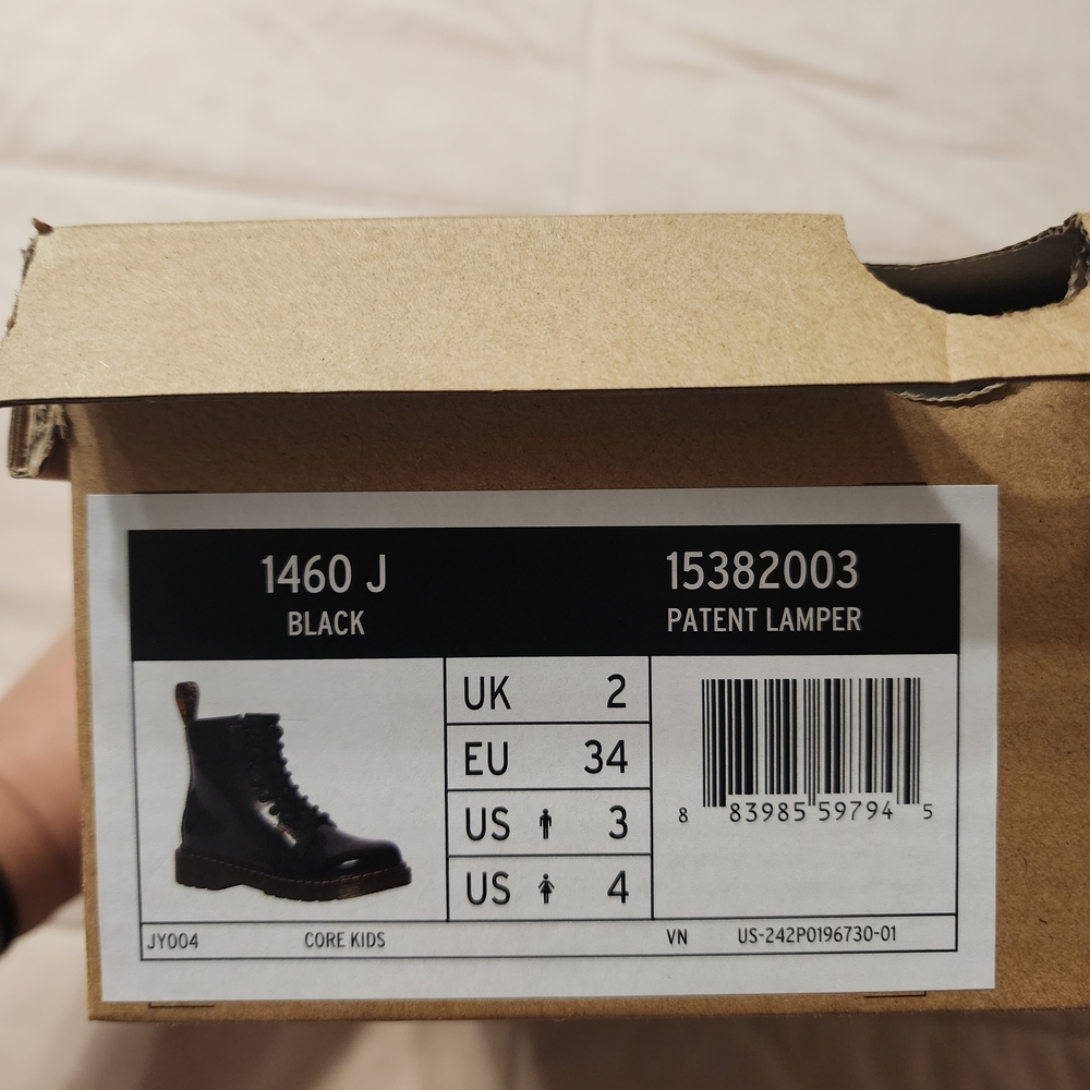 Dr. Martens 1460 8-Eye Patent Girls Boot - Picture 10 of 10